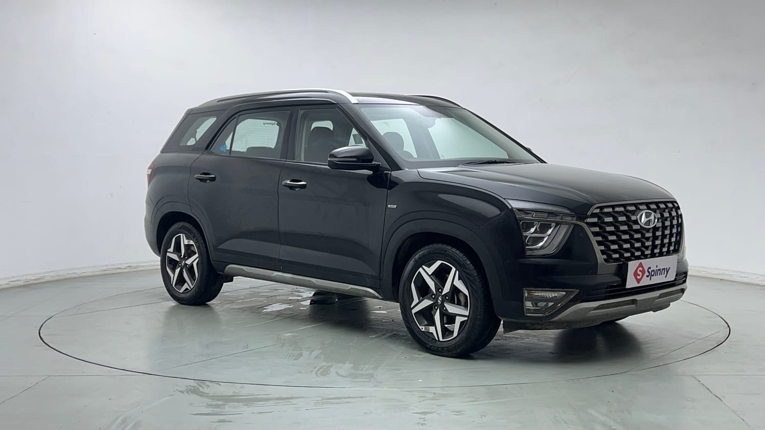 Used 2022 Hyundai Alcazar Prestige (O) 7 STR 1.5 Diesel AT Diesel Automatic exterior RIGHT FRONT CORNER VIEW