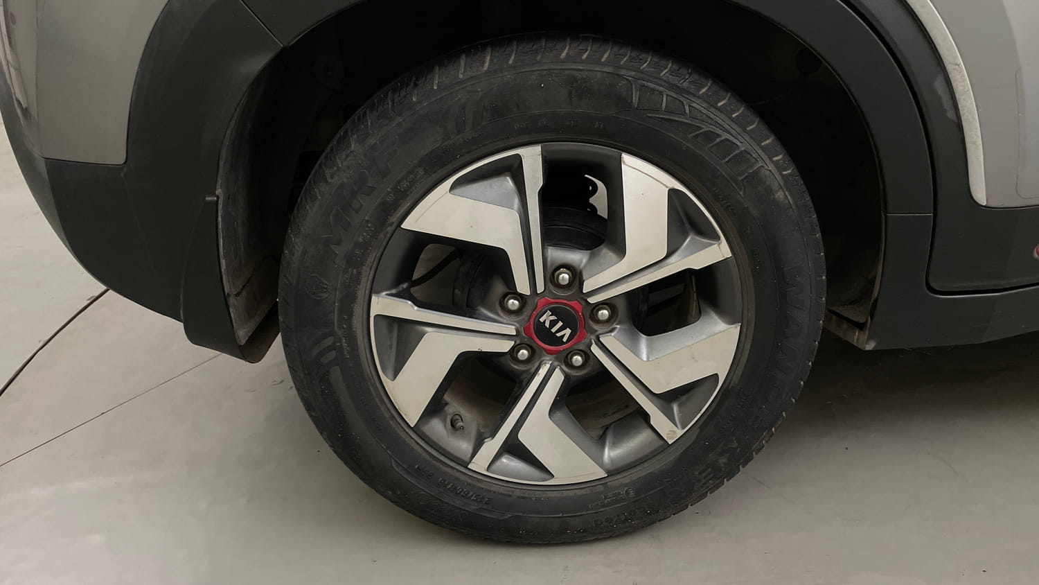 Used 2020 Kia Sonet GTX Plus 1.0 DCT Petrol Automatic tyres RIGHT REAR TYRE RIM VIEW
