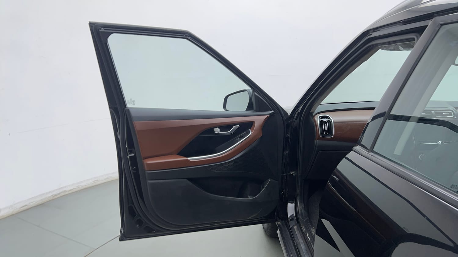 Used 2022 Hyundai Alcazar Prestige (O) 7 STR 1.5 Diesel AT Diesel Automatic interior LEFT FRONT DOOR OPEN VIEW