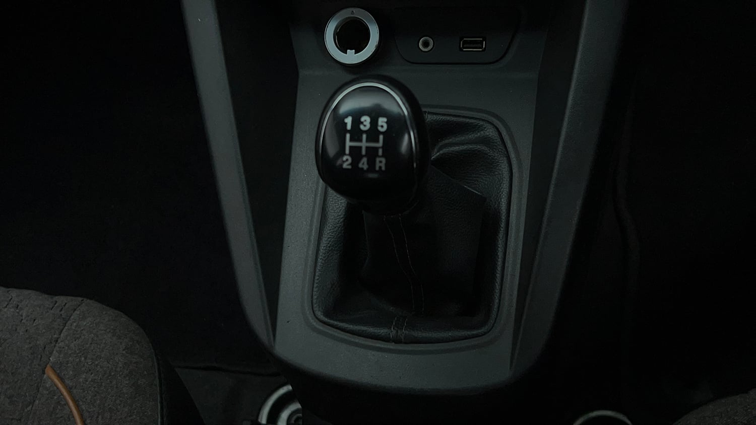 Used 2019 Ford Figo Titanium 1.2 Ti-VCT MT Petrol Manual interior GEAR  KNOB VIEW