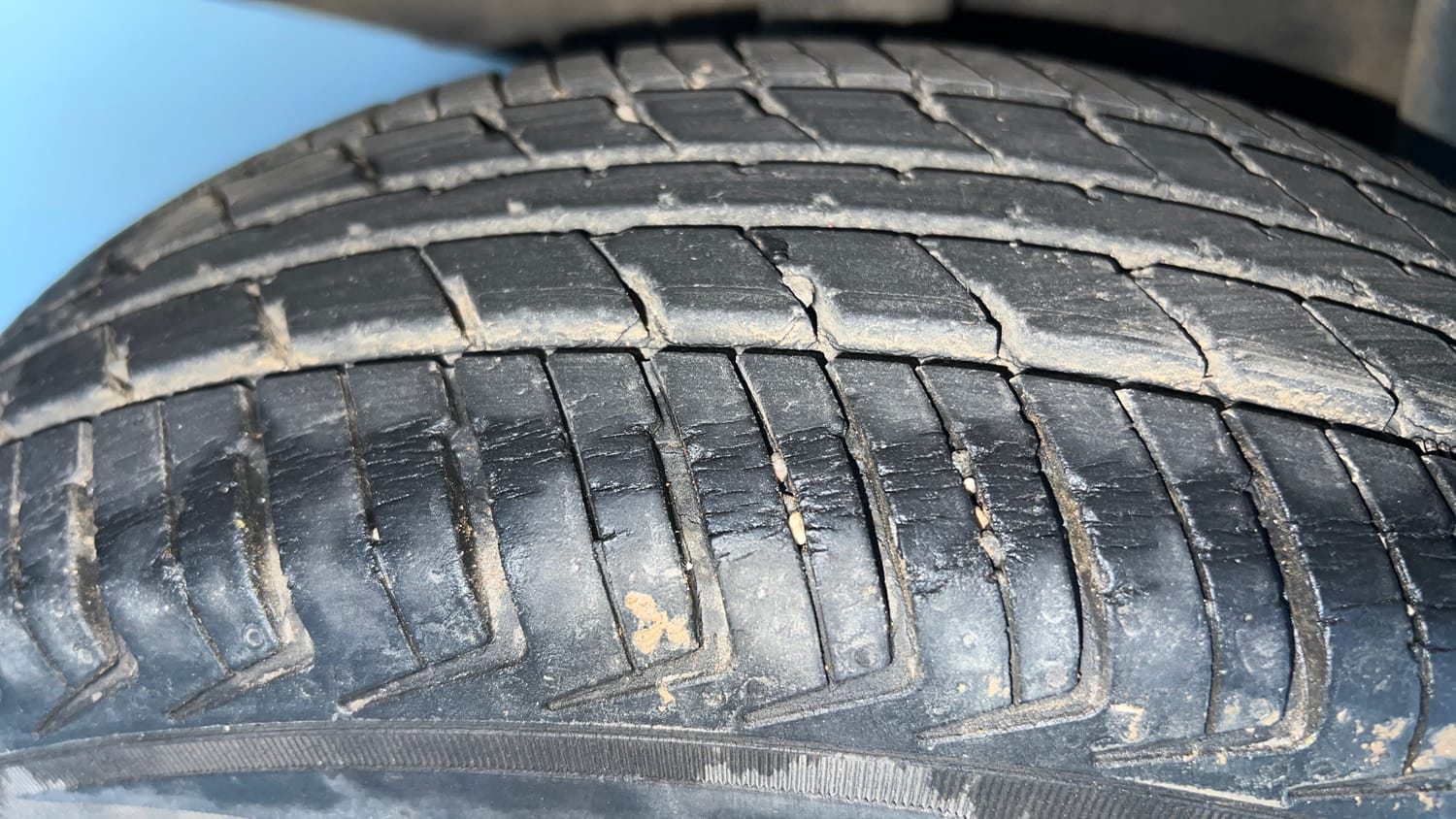 Used 2017 Renault Kwid 1.0 RXT AMT Petrol Automatic tyres RIGHT REAR TYRE TREAD VIEW