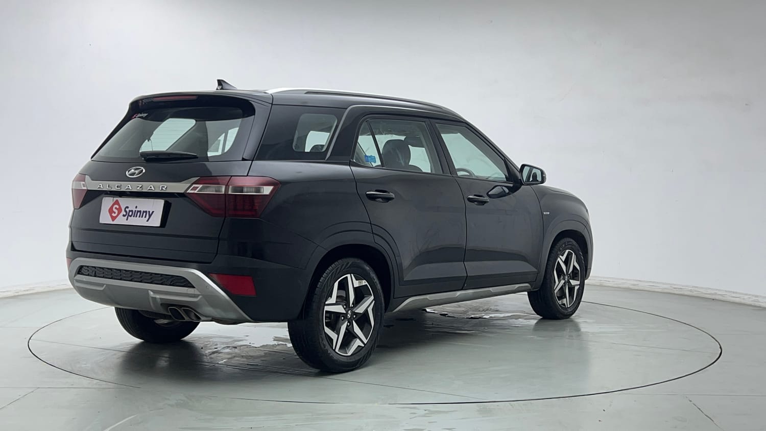 Used 2022 Hyundai Alcazar Prestige (O) 7 STR 1.5 Diesel AT Diesel Automatic exterior RIGHT REAR CORNER VIEW