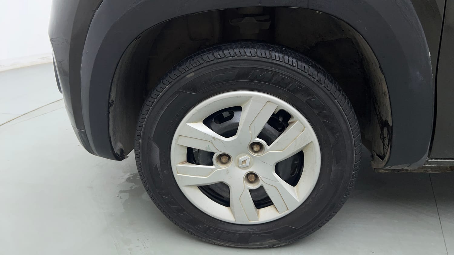 Used 2017 Renault Kwid RXT Petrol Manual tyres LEFT FRONT TYRE RIM VIEW