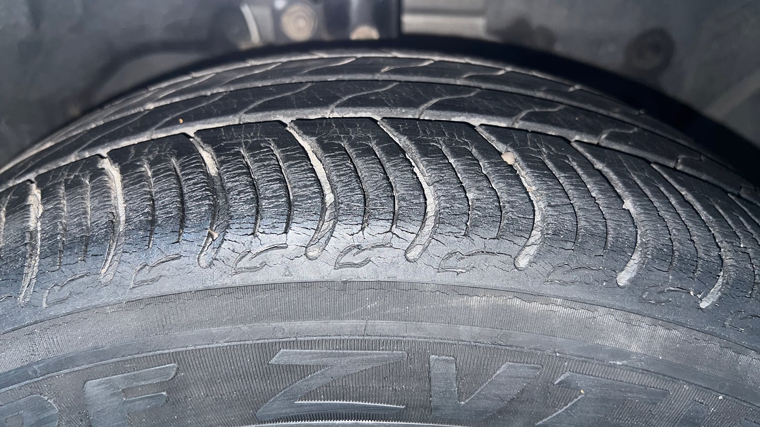 Used 2019 Ford Figo Titanium 1.2 Ti-VCT MT Petrol Manual tyres RIGHT FRONT TYRE TREAD VIEW