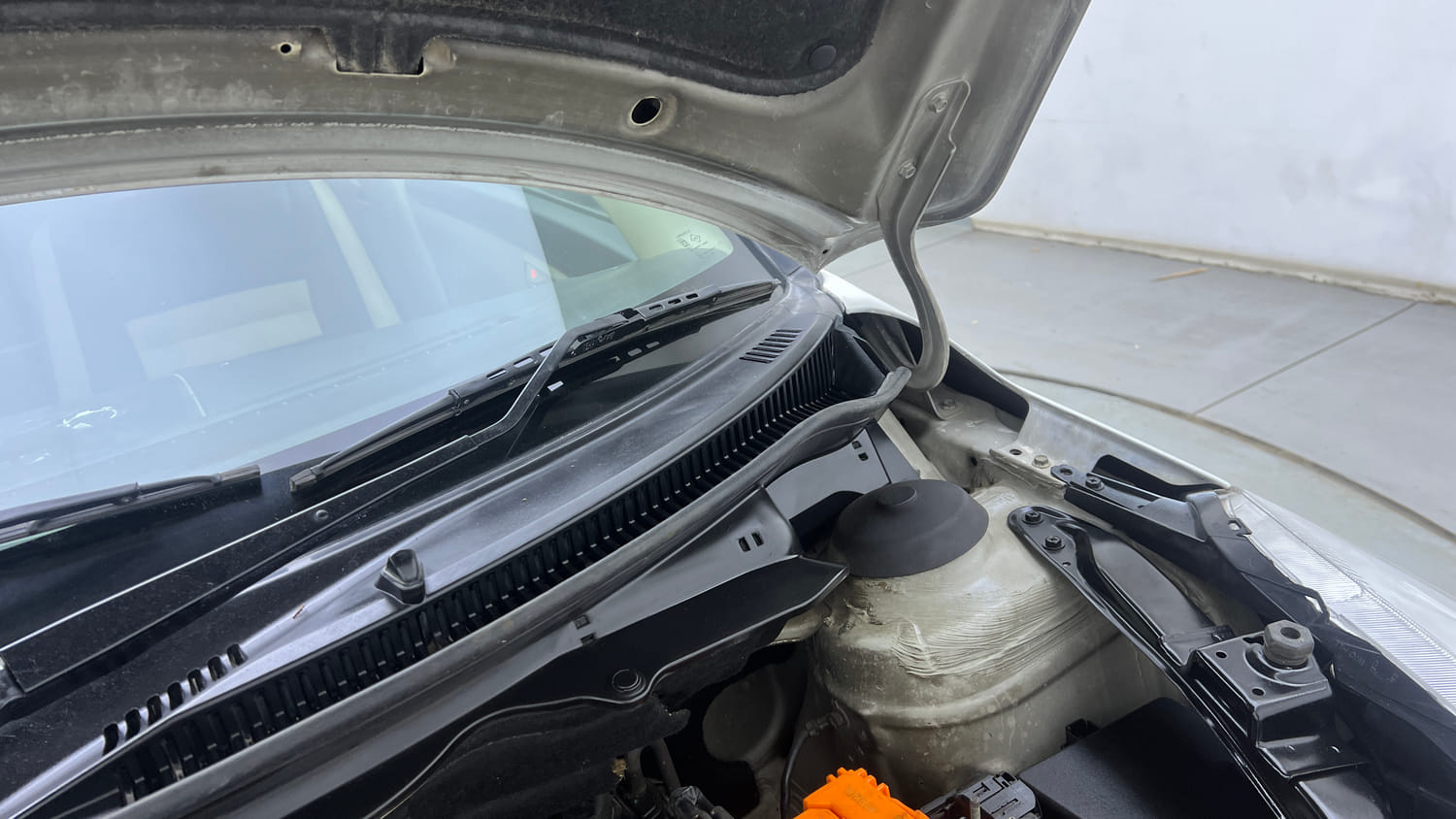 Used 2012 Maruti Suzuki Swift Dzire VXI Petrol Manual engine ENGINE LEFT SIDE HINGE & APRON VIEW