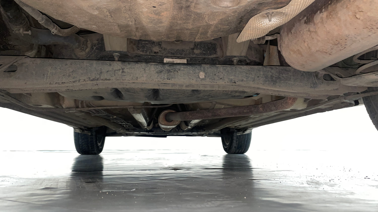 Used 2020 Kia Sonet GTX Plus 1.0 DCT Petrol Automatic extra REAR UNDERBODY VIEW (TAKEN FROM REAR)