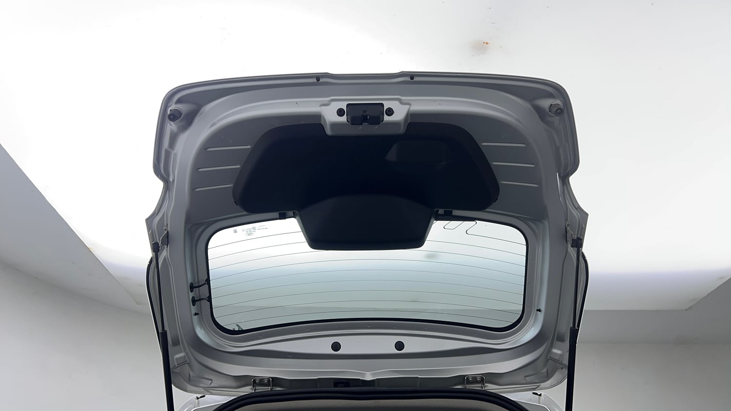 Used 2019 Ford Figo Titanium 1.2 Ti-VCT MT Petrol Manual interior DICKY DOOR OPEN VIEW