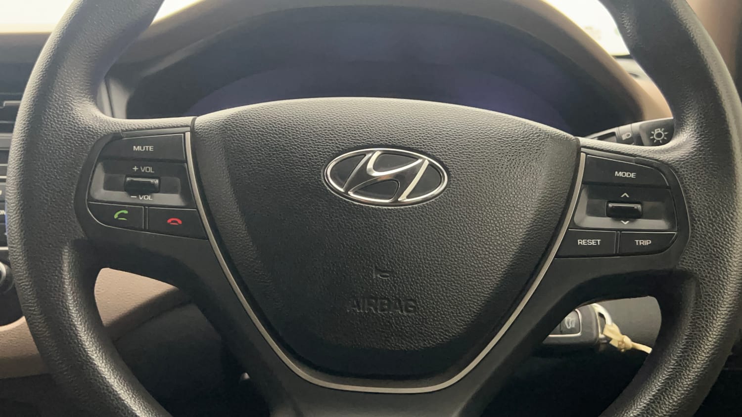 Used 2017 Hyundai Elite i20 Sportz 1.2 Petrol Manual top_features Steering mounted controls