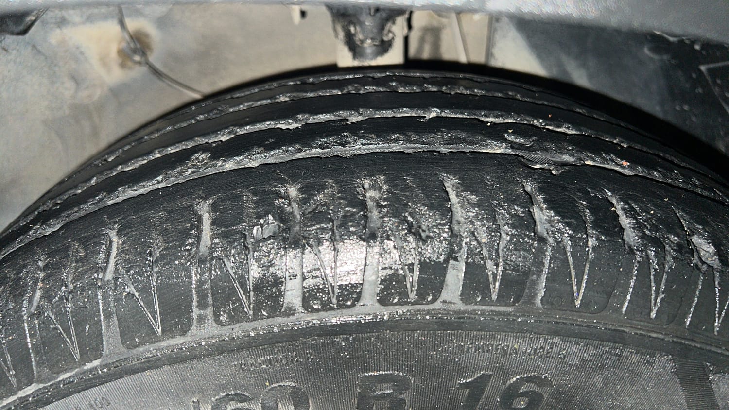 Used 2021 Kia Sonet GTX Plus 1.5 AT Diesel Automatic tyres RIGHT FRONT TYRE TREAD VIEW