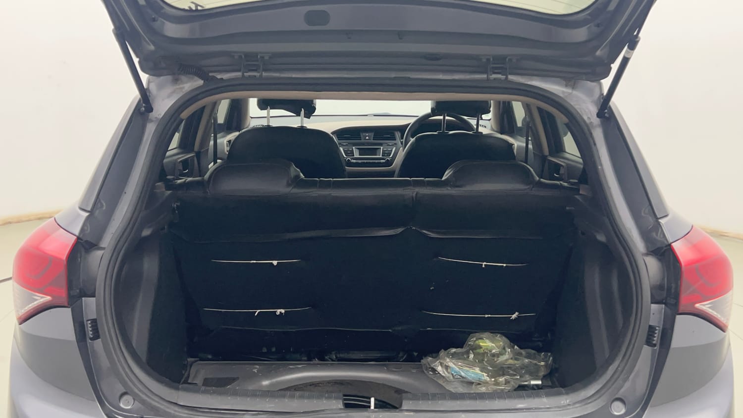 Used 2017 Hyundai Elite i20 Sportz 1.2 Petrol Manual interior DICKY INSIDE VIEW