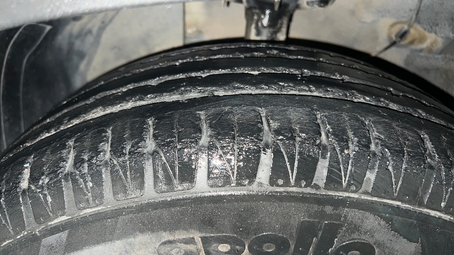 Used 2021 Kia Sonet GTX Plus 1.5 AT Diesel Automatic tyres LEFT FRONT TYRE TREAD VIEW
