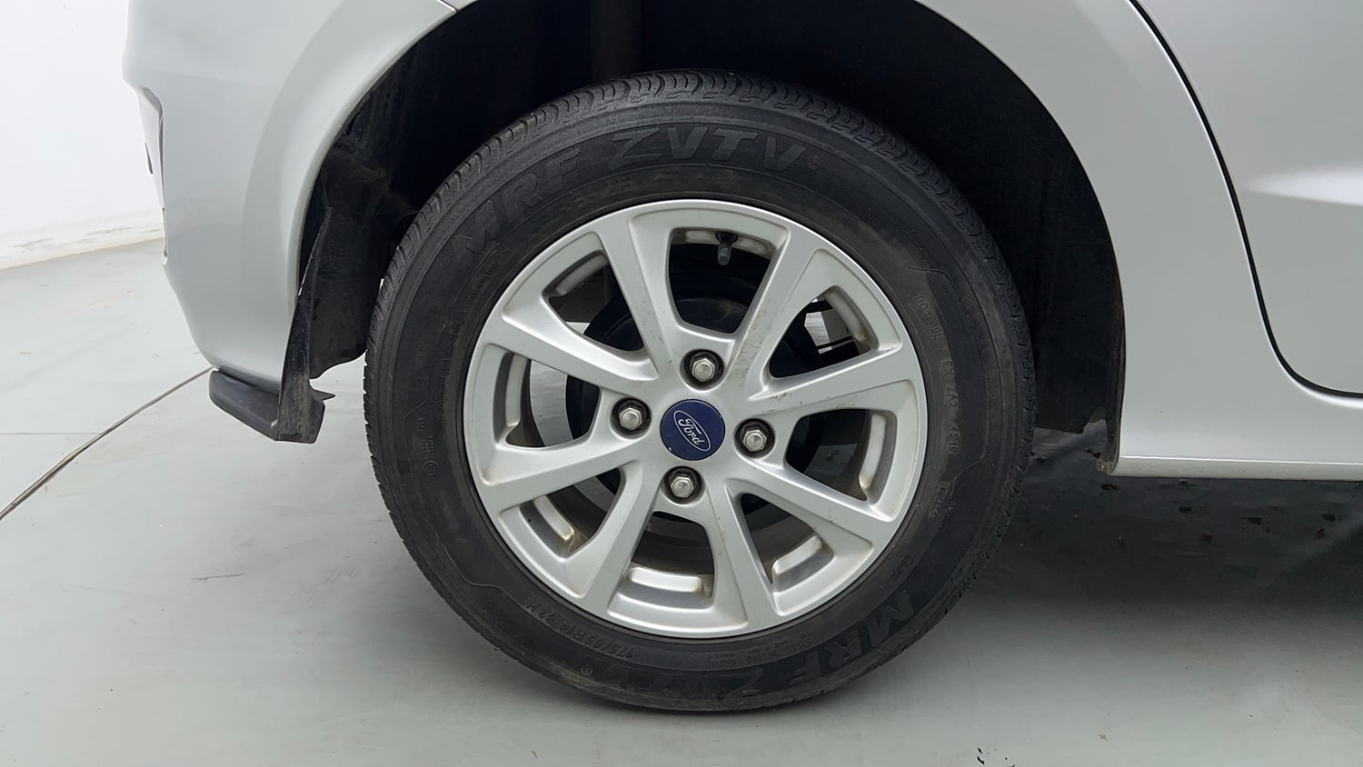 Used 2019 Ford Figo Titanium 1.2 Ti-VCT MT Petrol Manual tyres RIGHT REAR TYRE RIM VIEW
