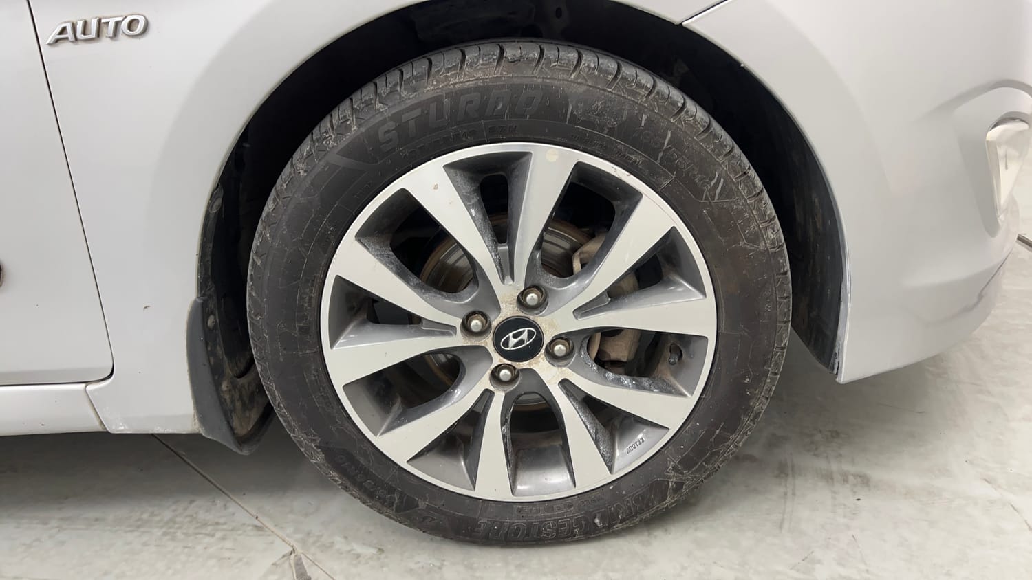 Used 2016 Hyundai Verna 1.6 VTVT SX AT Petrol Automatic tyres RIGHT FRONT TYRE RIM VIEW