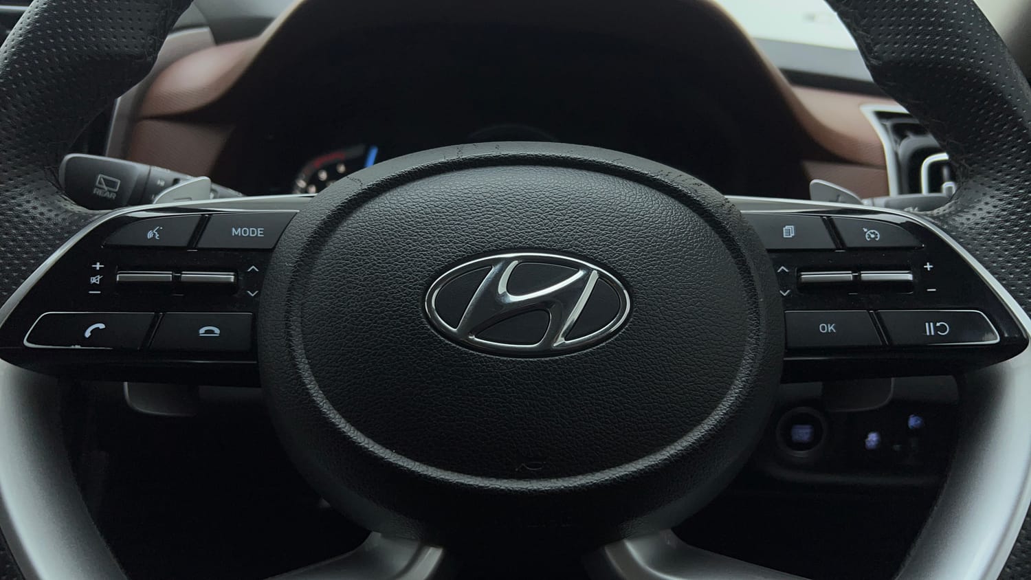 Used 2022 Hyundai Alcazar Prestige (O) 7 STR 1.5 Diesel AT Diesel Automatic top_features Cruise control
