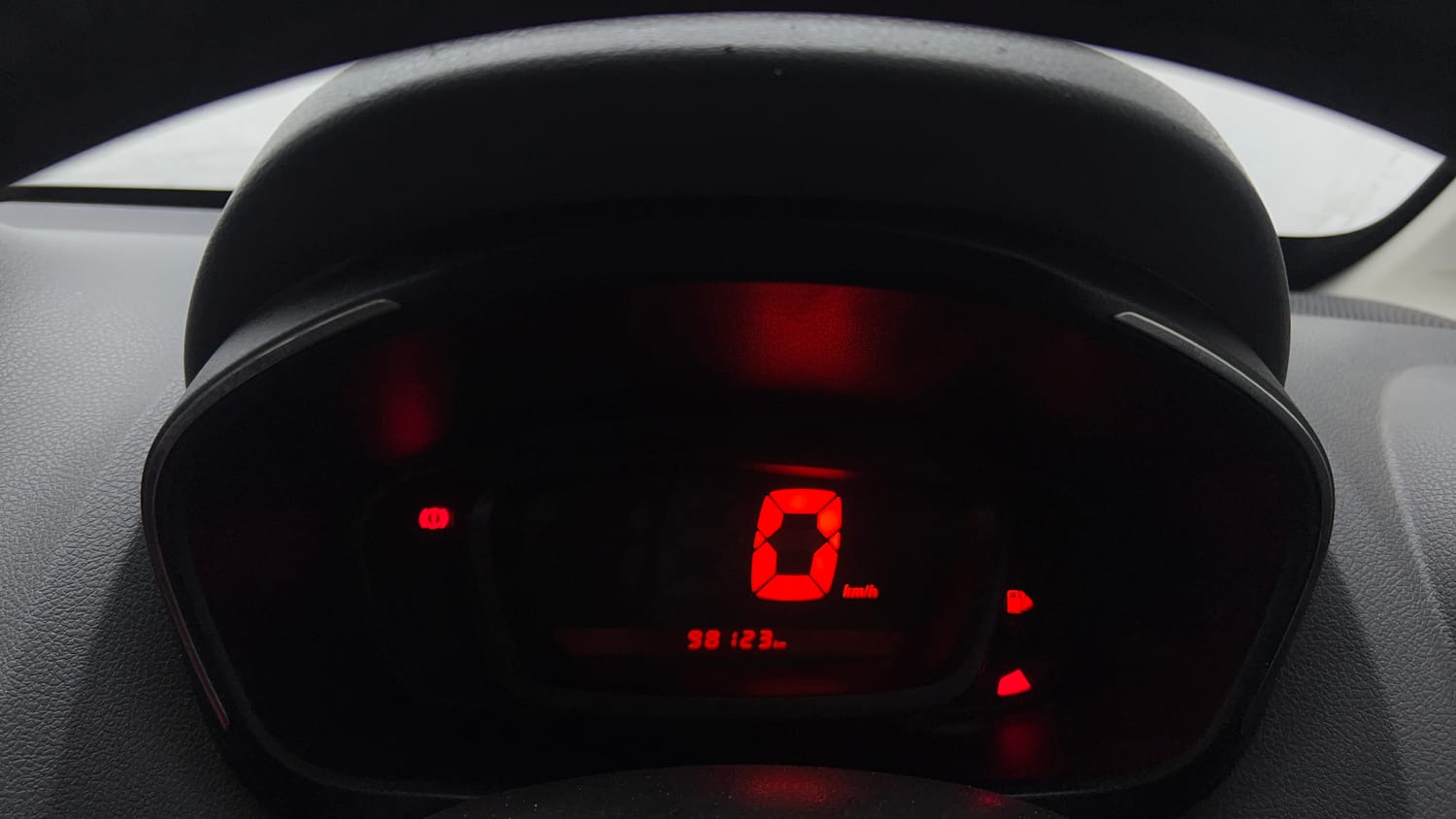 Used 2017 Renault Kwid RXT Petrol Manual interior CLUSTERMETER VIEW