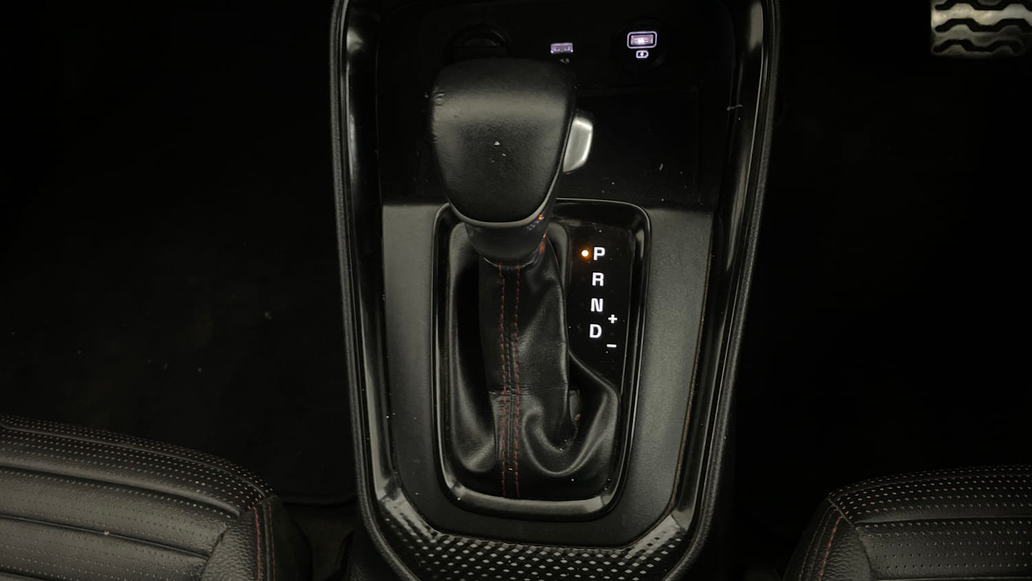 Used 2020 Kia Sonet GTX Plus 1.0 DCT Petrol Automatic interior GEAR  KNOB VIEW