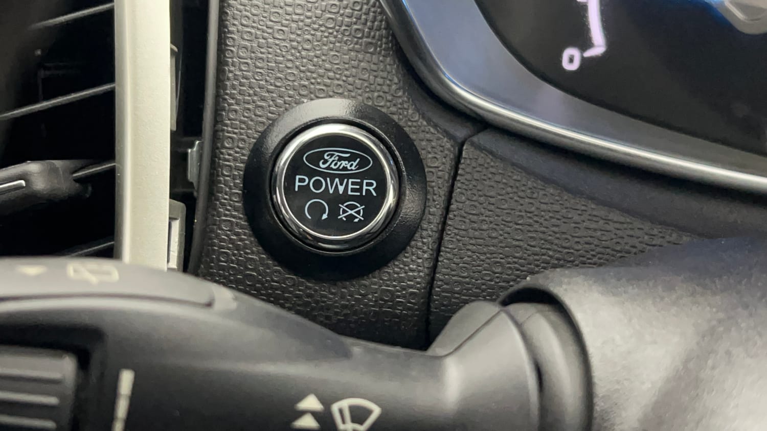 Used 2017 Ford EcoSport Titanium 1.5L TDCi Diesel Manual top_features Keyless start