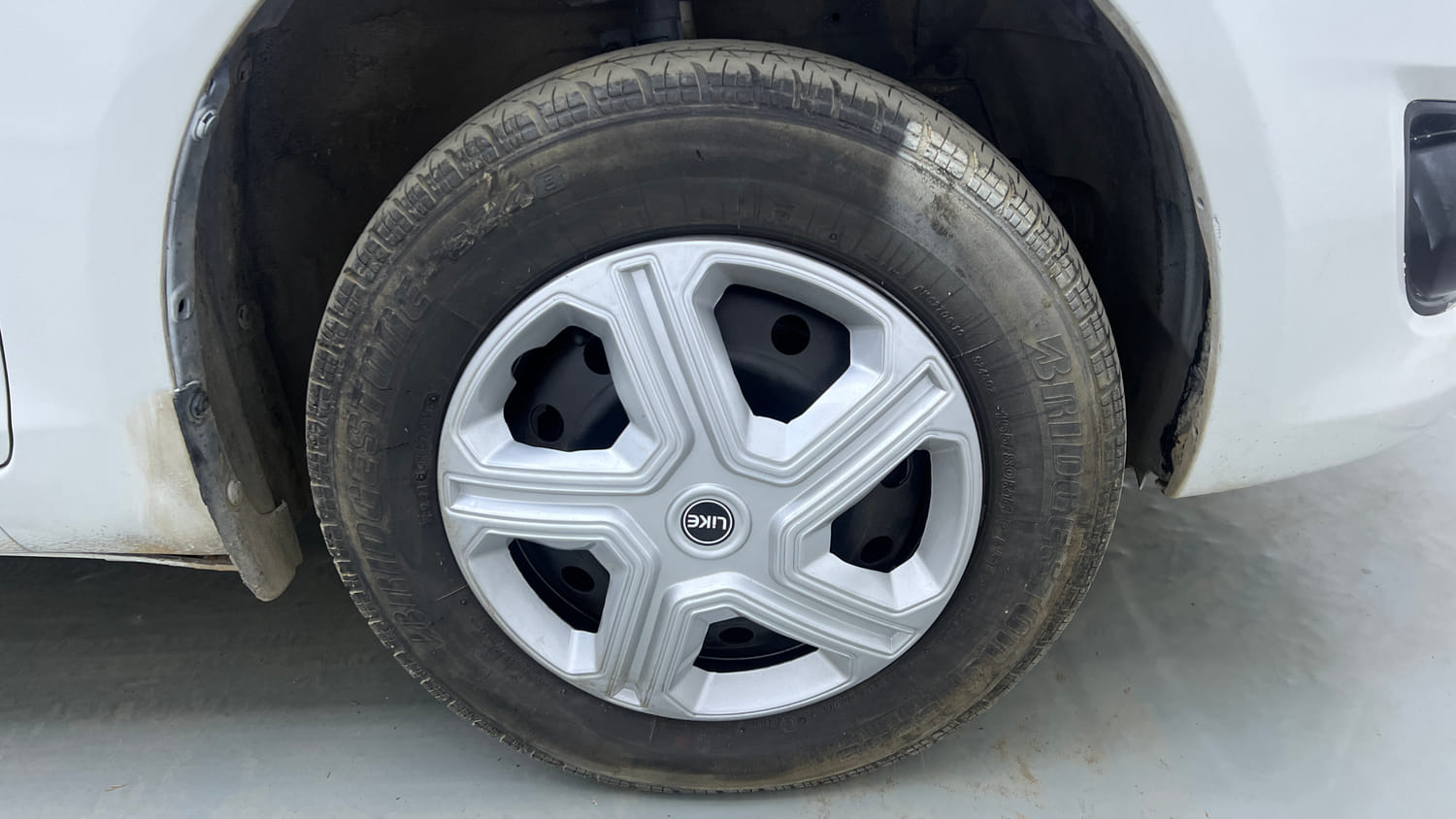 Used 2012 Maruti Suzuki Swift Dzire VXI Petrol Manual tyres RIGHT FRONT TYRE RIM VIEW