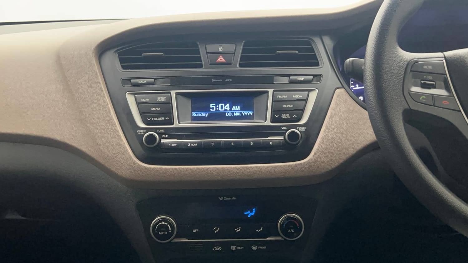 Used 2017 Hyundai Elite i20 Sportz 1.2 Petrol Manual interior MUSIC SYSTEM & AC CONTROL VIEW