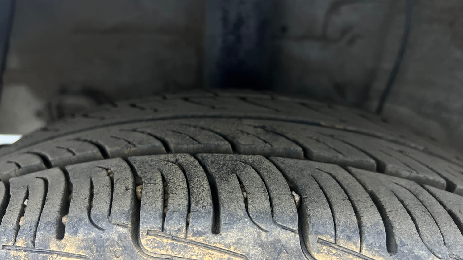 Used 2019 Hyundai Grand i10 Sportz AT 1.2 Kappa VTVT Petrol Automatic tyres RIGHT REAR TYRE TREAD VIEW