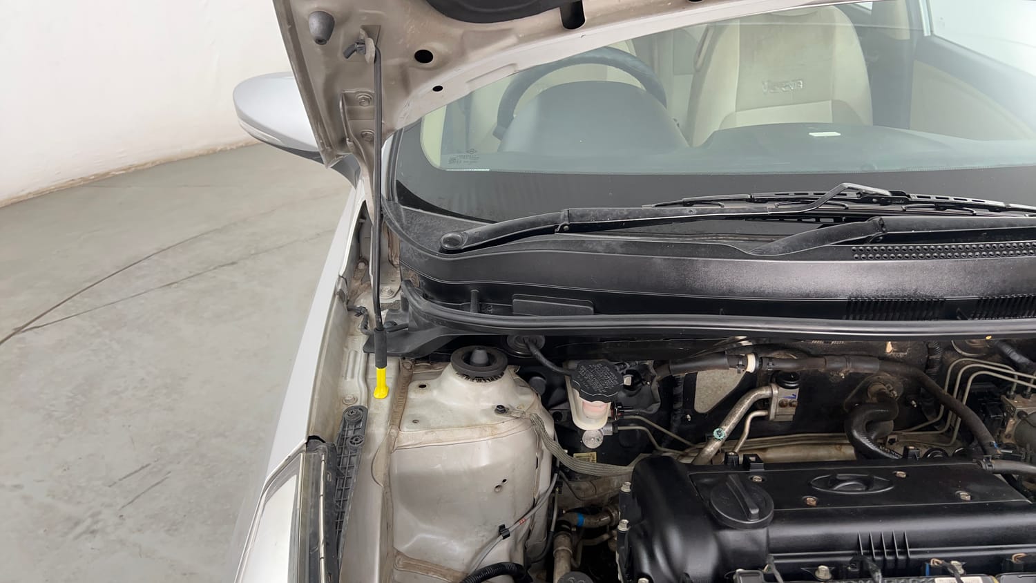 Used 2016 Hyundai Verna 1.6 VTVT SX AT Petrol Automatic engine ENGINE RIGHT SIDE HINGE & APRON VIEW