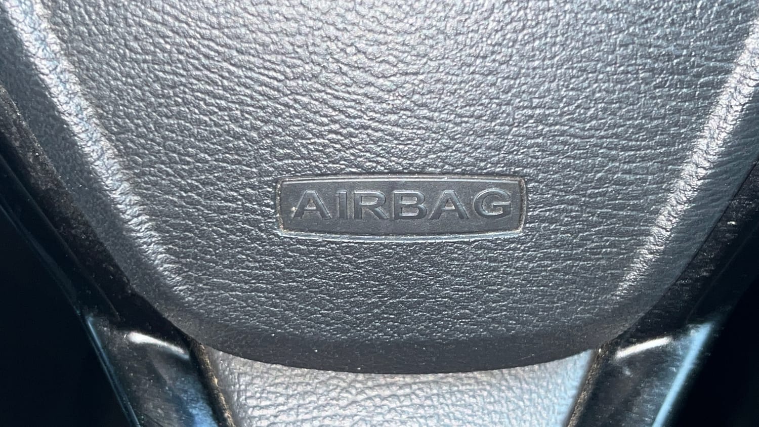 Used 2019 Ford Figo Titanium 1.2 Ti-VCT MT Petrol Manual top_features Airbags