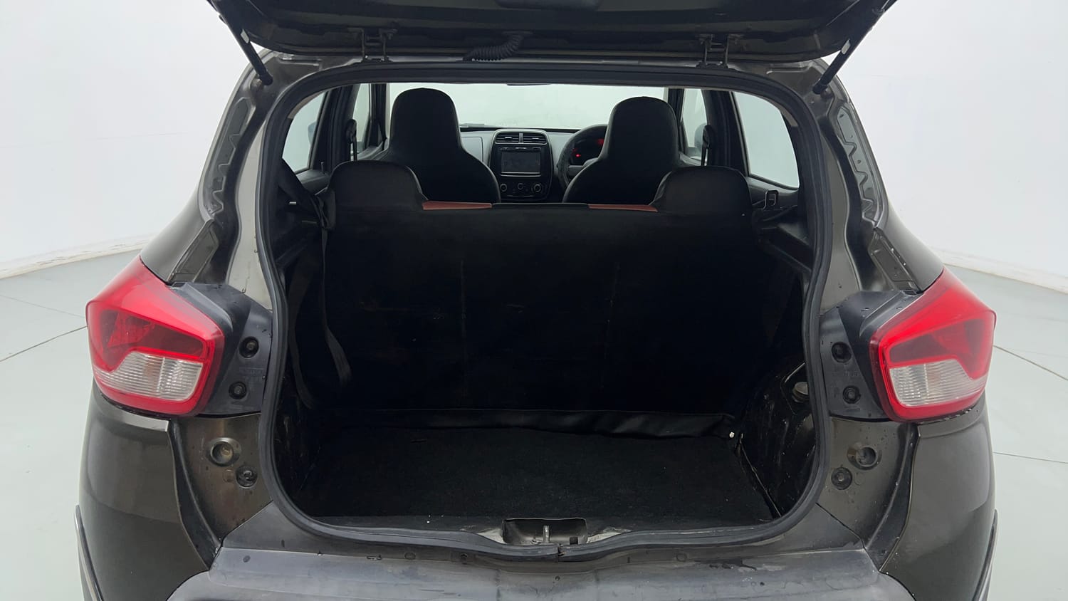 Used 2017 Renault Kwid RXT Petrol Manual interior DICKY INSIDE VIEW