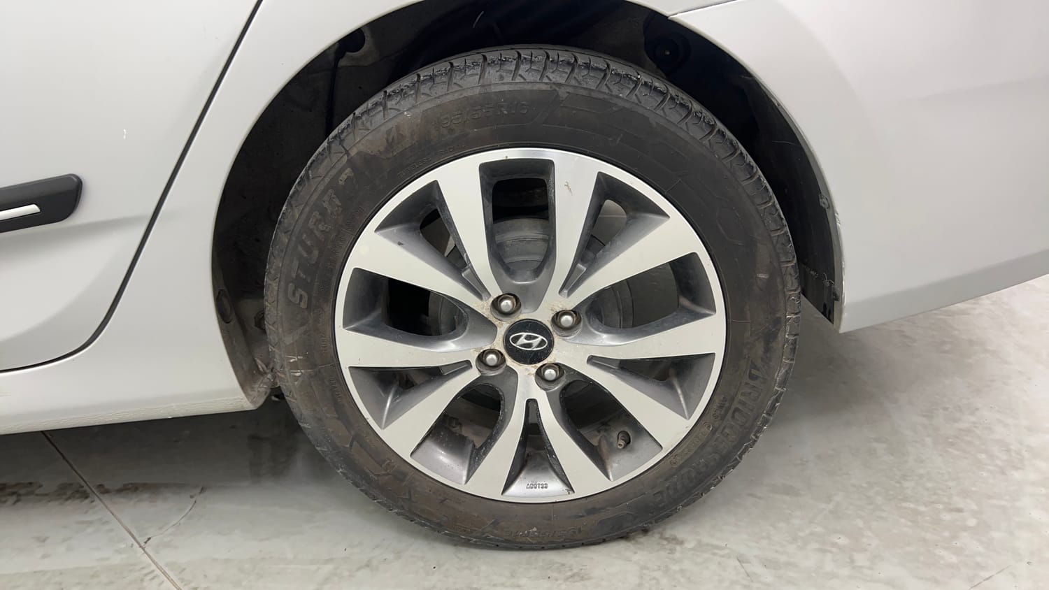 Used 2016 Hyundai Verna 1.6 VTVT SX AT Petrol Automatic tyres LEFT REAR TYRE RIM VIEW