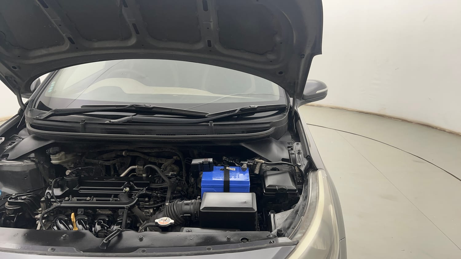 Used 2017 Hyundai Elite i20 Sportz 1.2 Petrol Manual engine ENGINE LEFT SIDE HINGE & APRON VIEW