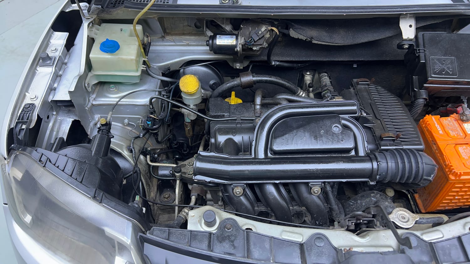Used 2017 Renault Kwid 1.0 RXT AMT Petrol Automatic engine ENGINE RIGHT SIDE VIEW