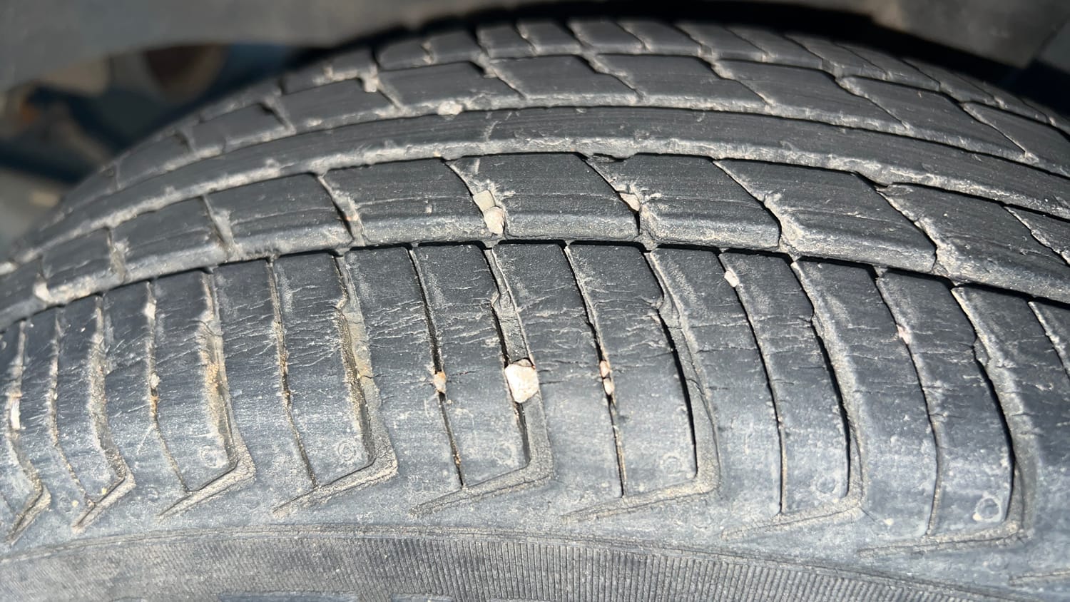 Used 2017 Renault Kwid 1.0 RXT AMT Petrol Automatic tyres LEFT REAR TYRE TREAD VIEW