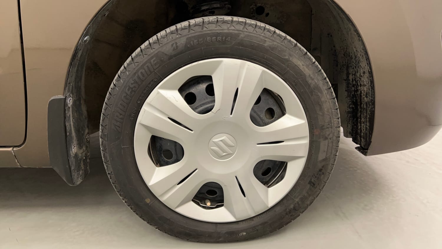 Used 2018 Maruti Suzuki Wagon R VXI Petrol Manual tyres RIGHT FRONT TYRE RIM VIEW