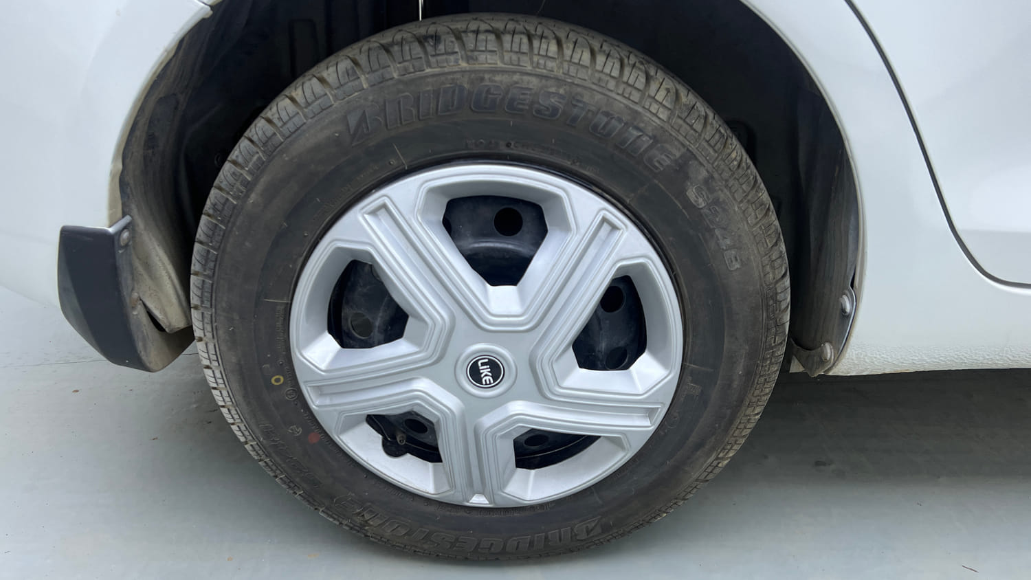 Used 2012 Maruti Suzuki Swift Dzire VXI Petrol Manual tyres RIGHT REAR TYRE RIM VIEW