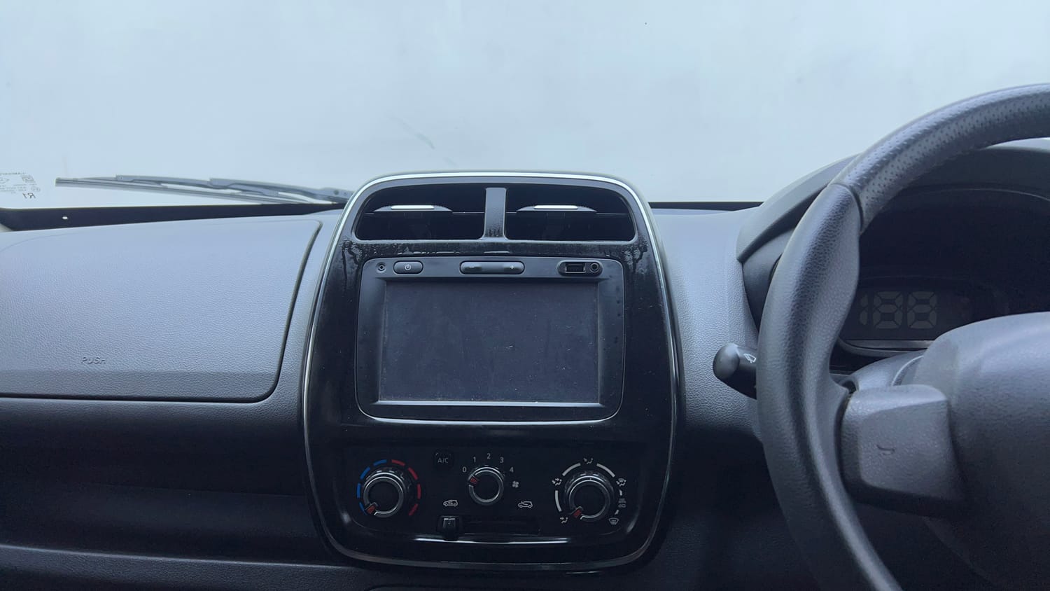 Used 2017 Renault Kwid 1.0 RXT AMT Petrol Automatic interior MUSIC SYSTEM & AC CONTROL VIEW