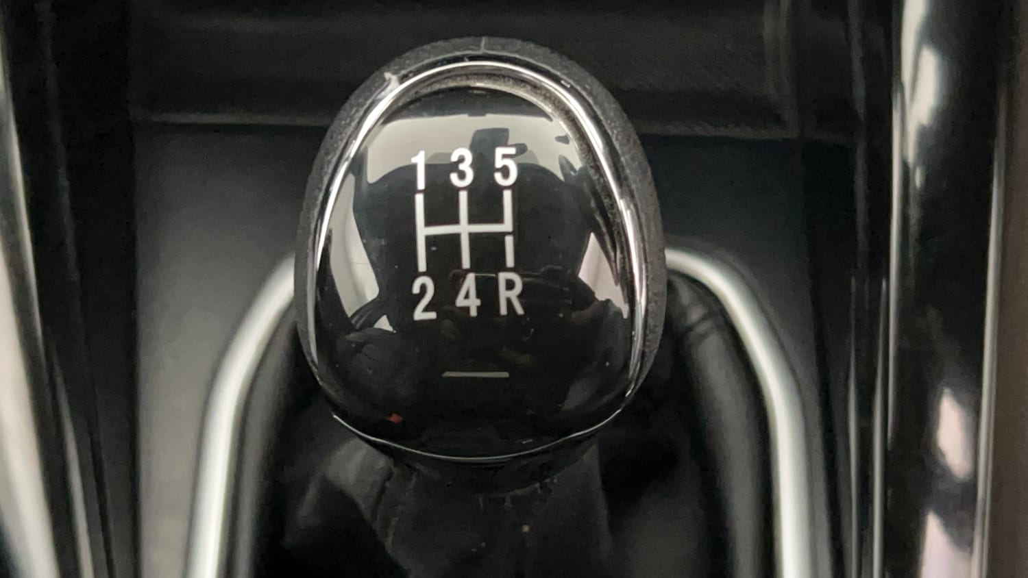 Used 2017 Ford EcoSport Titanium 1.5L TDCi Diesel Manual interior GEAR  KNOB VIEW