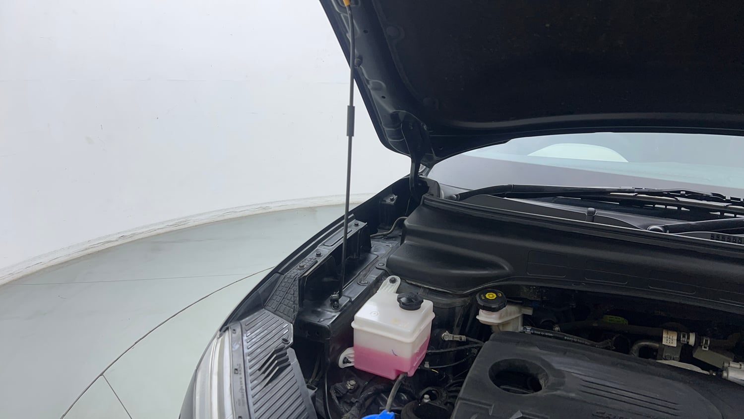 Used 2023 Hyundai Creta SX 1.5 Diesel Diesel Manual engine ENGINE RIGHT SIDE HINGE & APRON VIEW