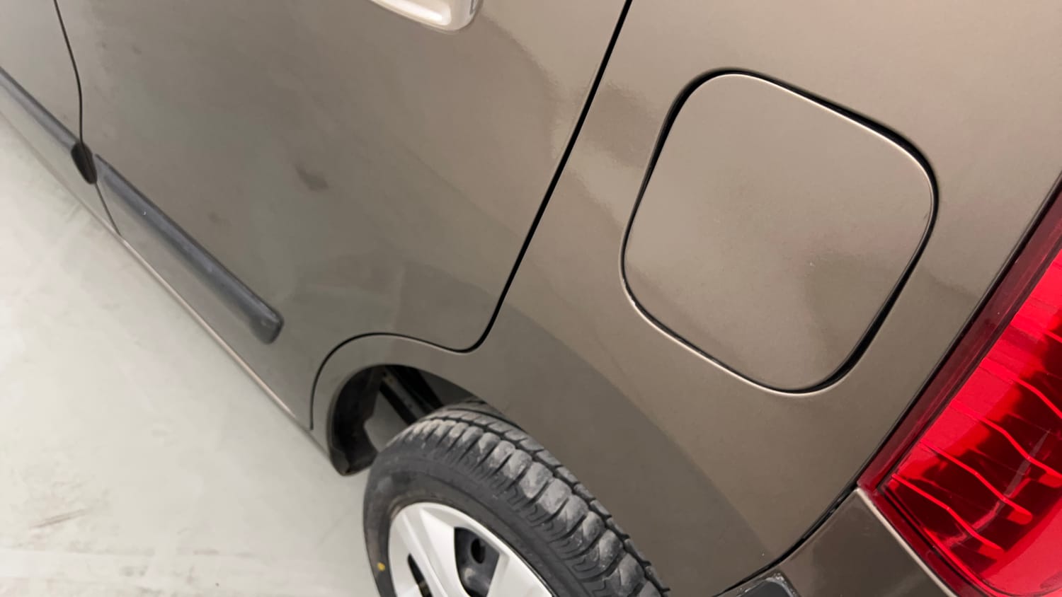 Used 2018 Maruti Suzuki Wagon R VXI Petrol Manual dents MINOR DENT