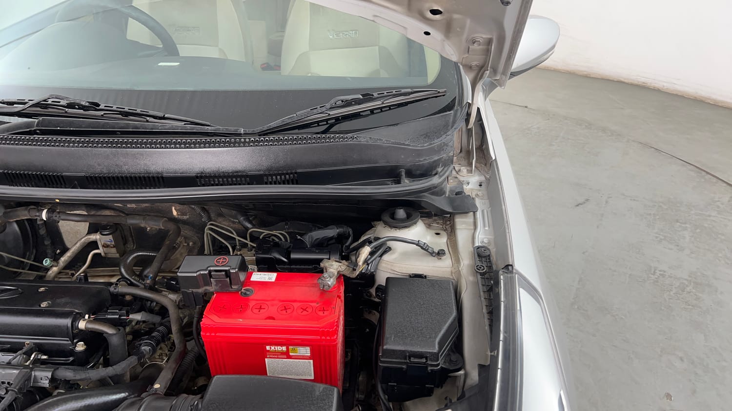 Used 2016 Hyundai Verna 1.6 VTVT SX AT Petrol Automatic engine ENGINE LEFT SIDE HINGE & APRON VIEW