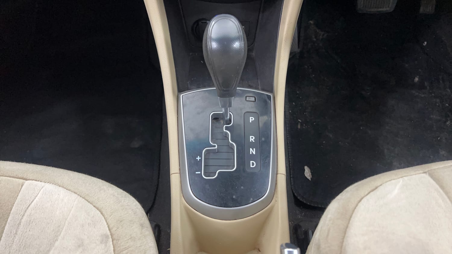 Used 2016 Hyundai Verna 1.6 VTVT SX AT Petrol Automatic interior GEAR  KNOB VIEW