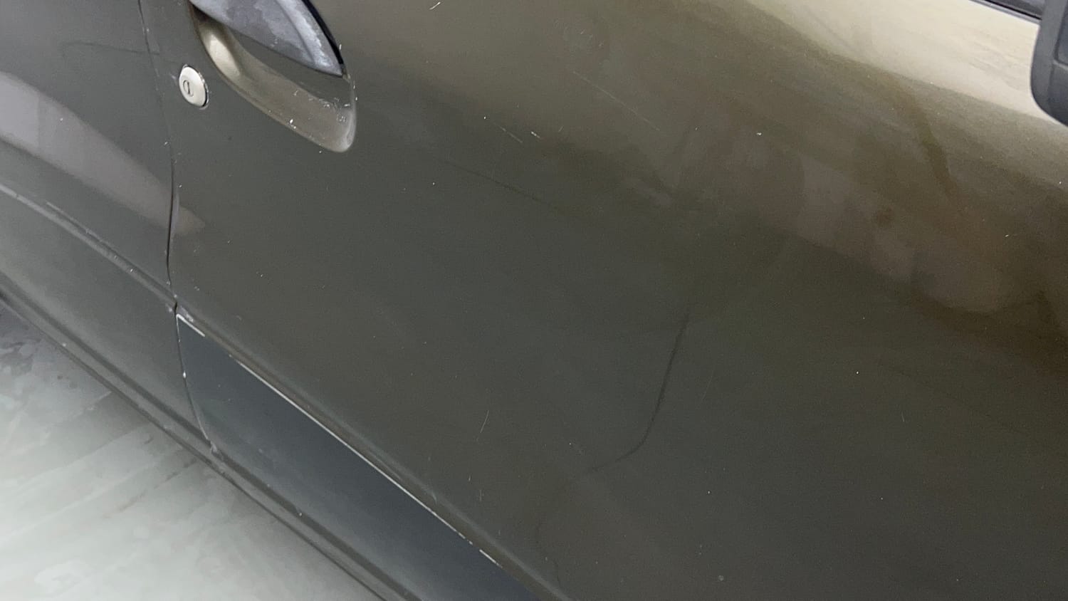 Used 2017 Renault Kwid RXT Petrol Manual dents MINOR SCRATCH
