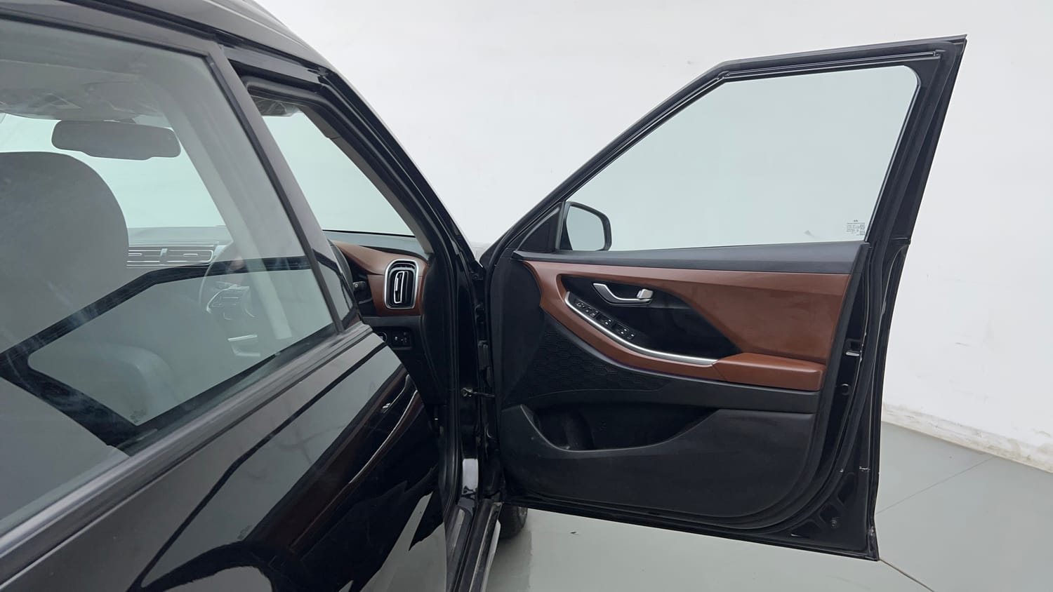 Used 2022 Hyundai Alcazar Prestige (O) 7 STR 1.5 Diesel AT Diesel Automatic interior RIGHT FRONT DOOR OPEN VIEW
