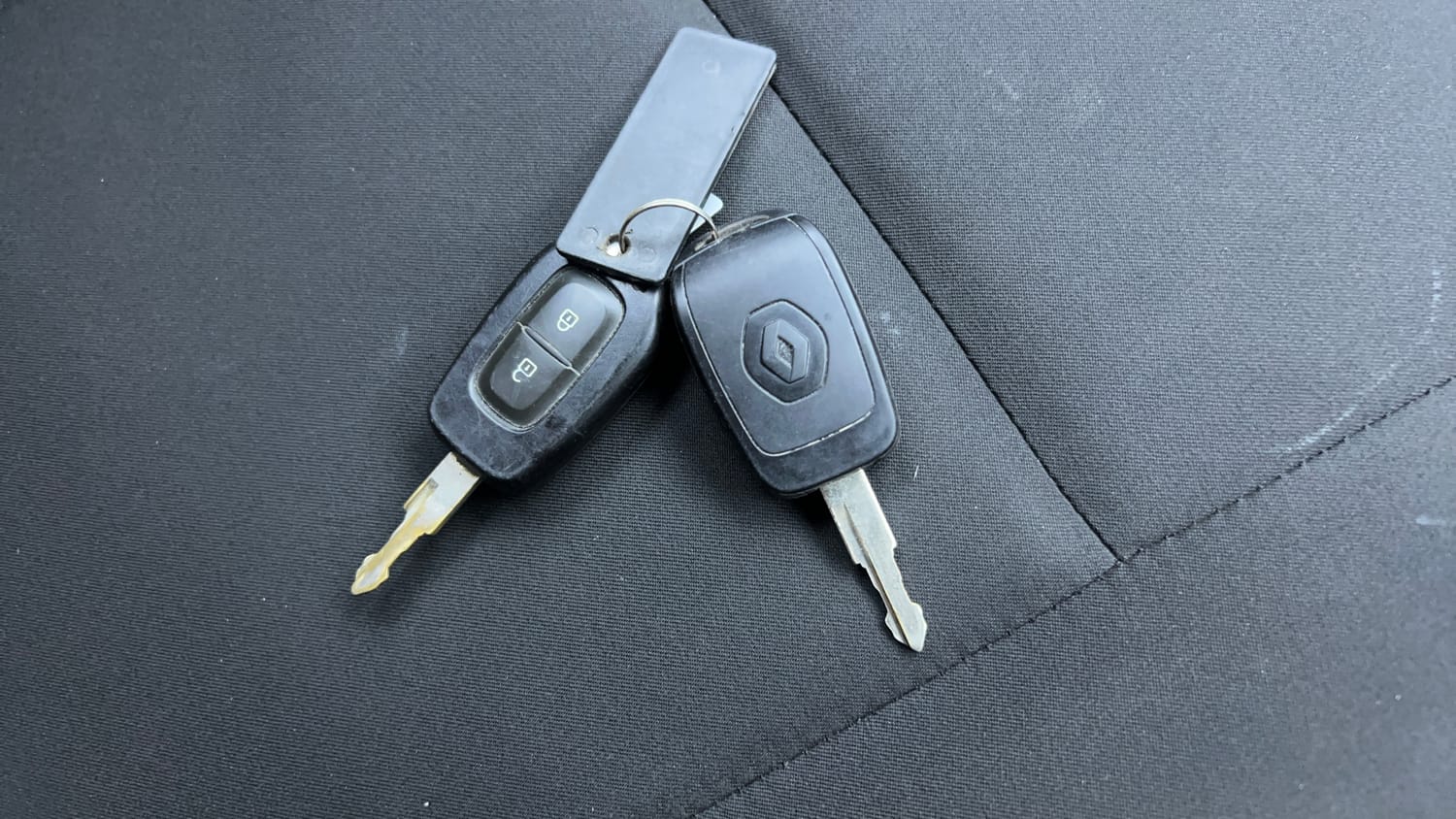 Used 2017 Renault Kwid 1.0 RXT AMT Petrol Automatic extra CAR KEY VIEW