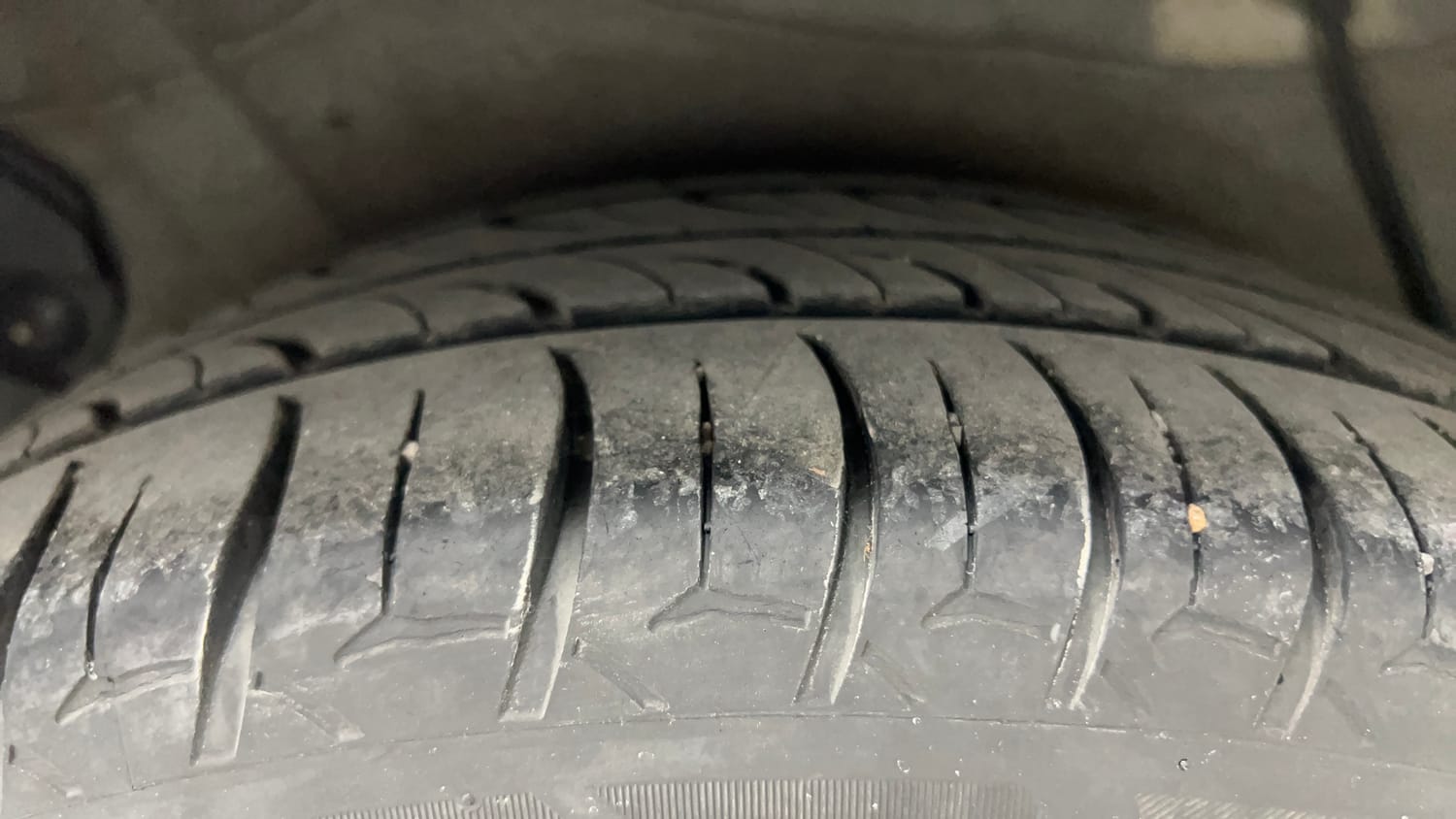 Used 2016 Hyundai Verna 1.6 VTVT SX AT Petrol Automatic tyres RIGHT REAR TYRE TREAD VIEW