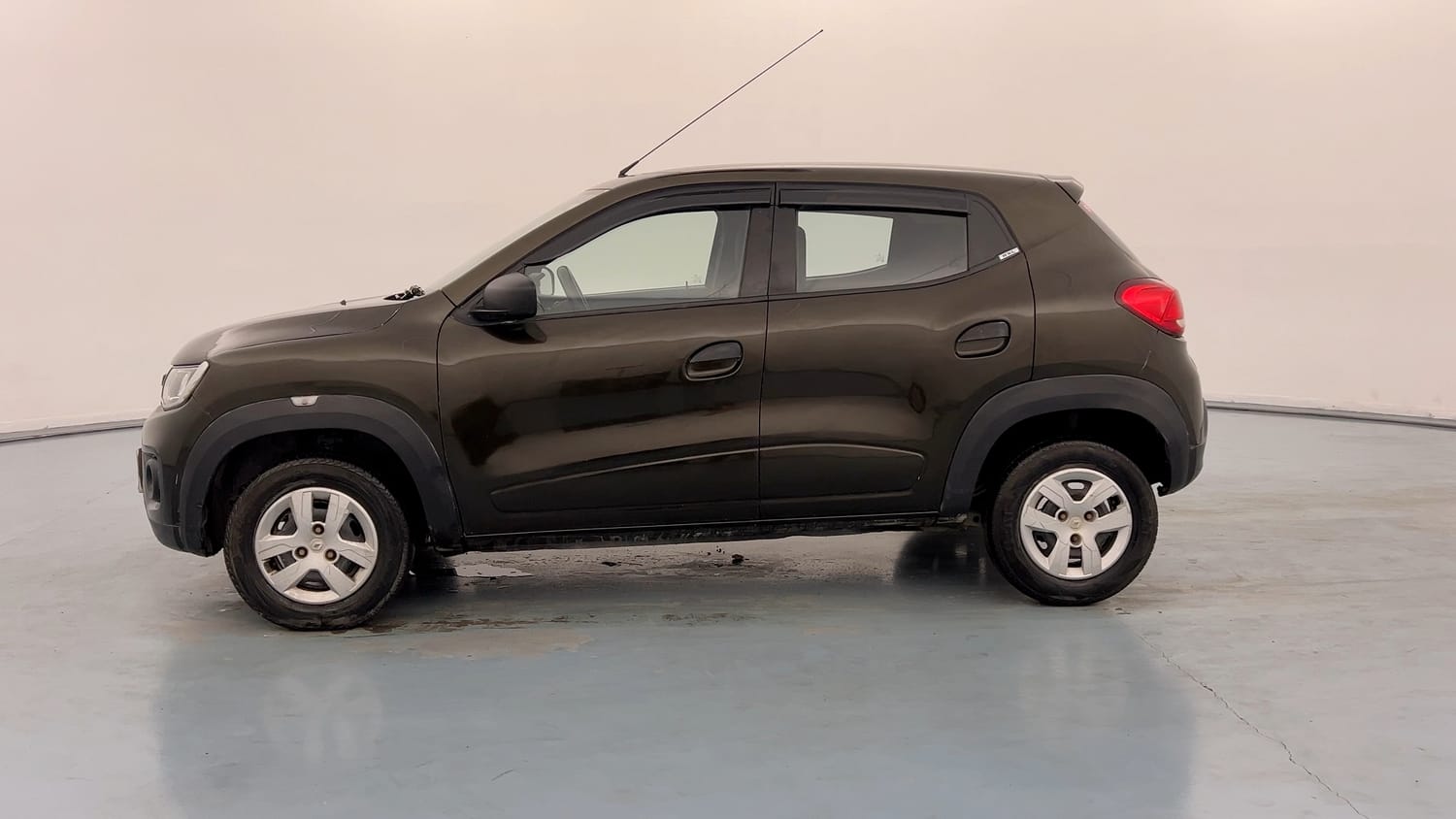 Used 2018 Renault Kwid RXL Petrol Manual exterior LEFT SIDE VIEW