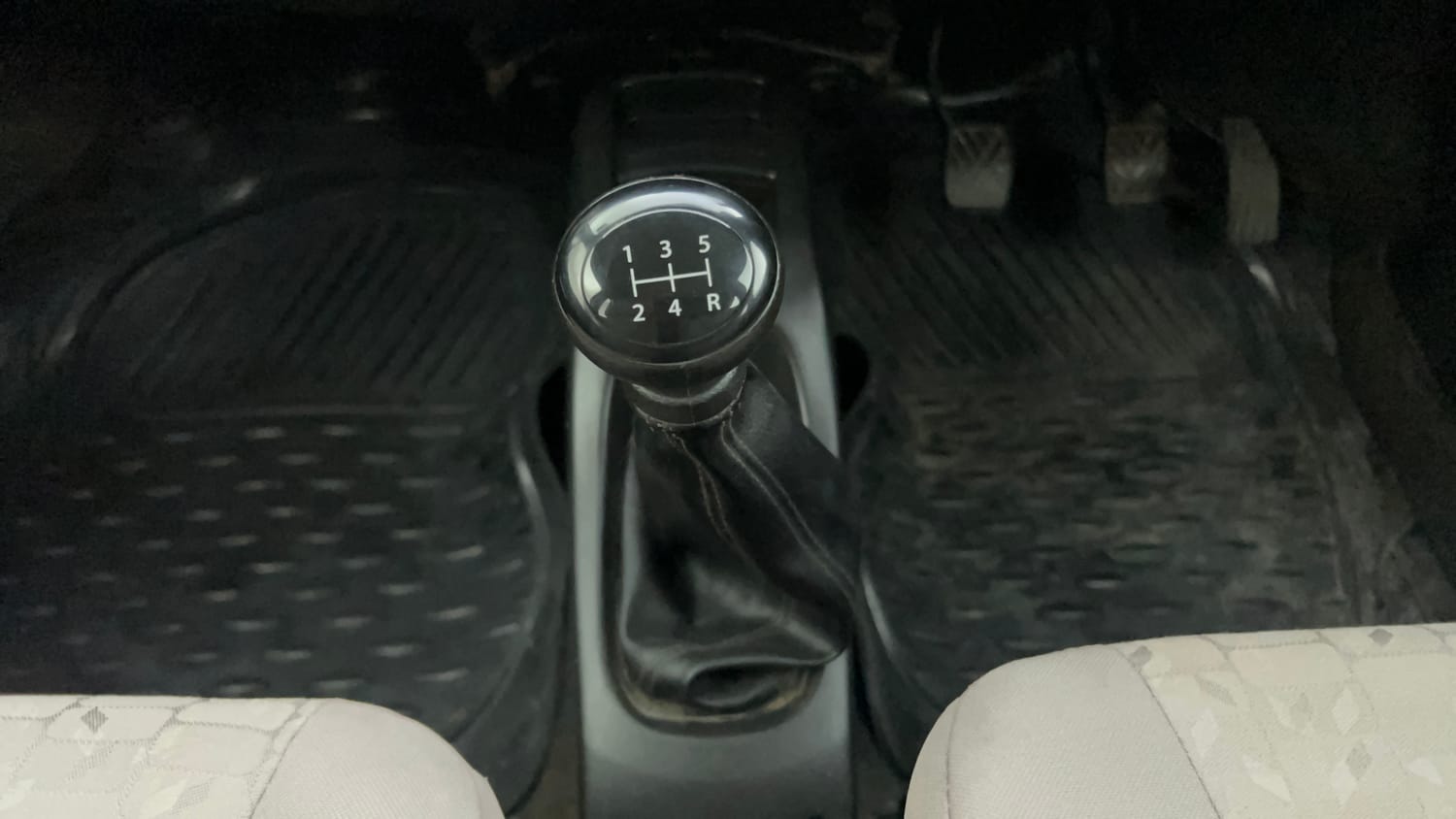 Used 2015 Maruti Suzuki Wagon R VXI Petrol Manual interior GEAR  KNOB VIEW
