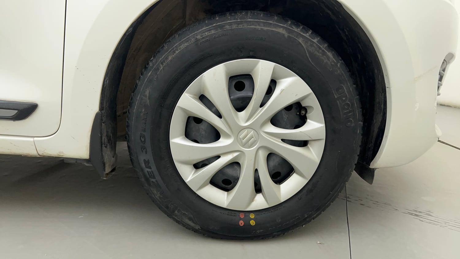 Used 2019 Maruti Suzuki Swift VXi Petrol Manual tyres RIGHT FRONT TYRE RIM VIEW