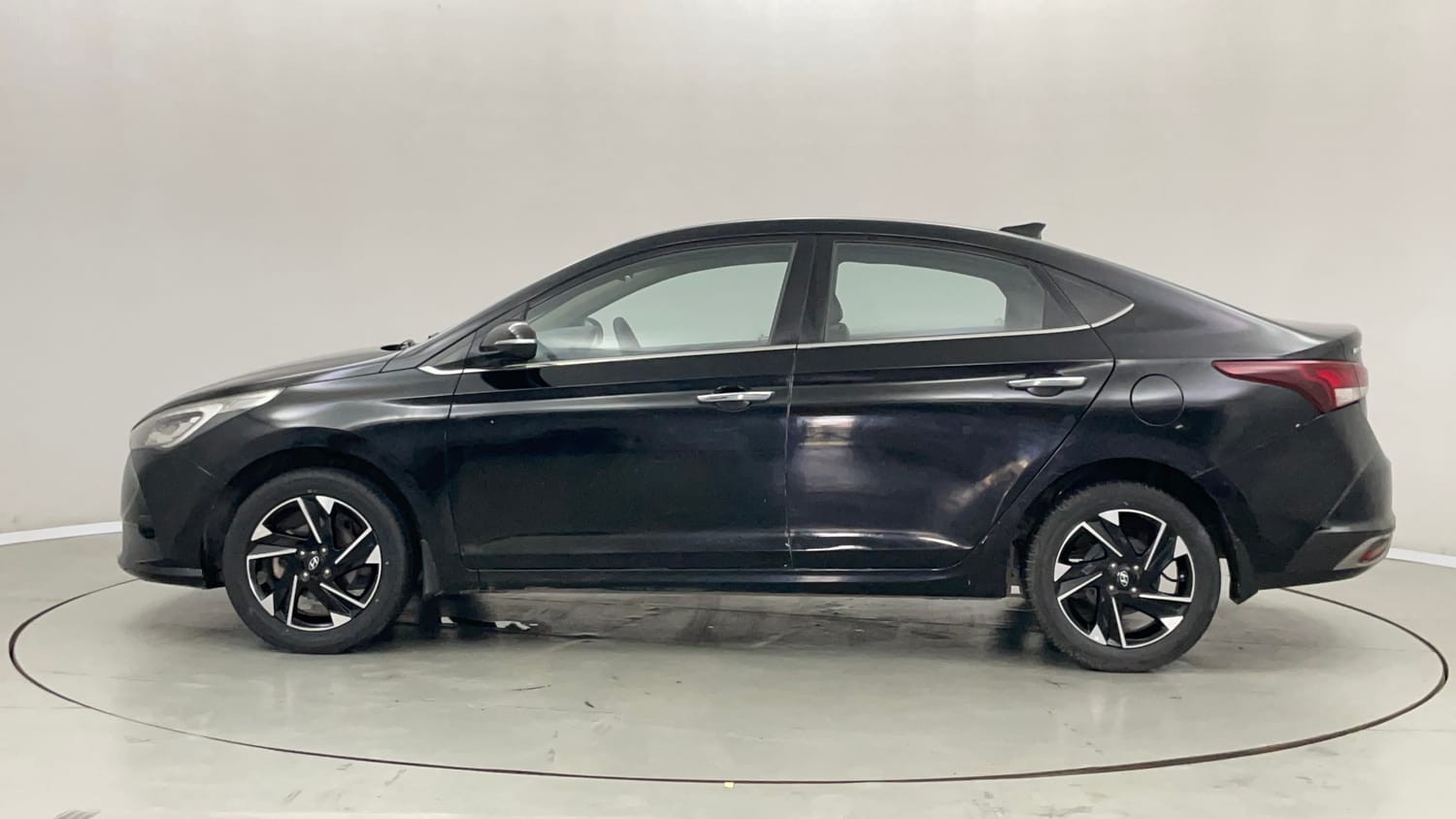 Used 2021 Hyundai Verna SX (O)1.5 MPi Petrol Manual exterior LEFT SIDE VIEW
