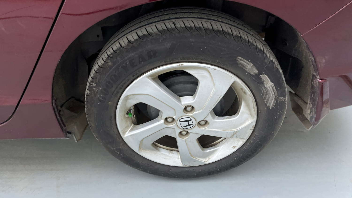 Used 2015 Honda City VX CVT Petrol Automatic tyres LEFT REAR TYRE RIM VIEW