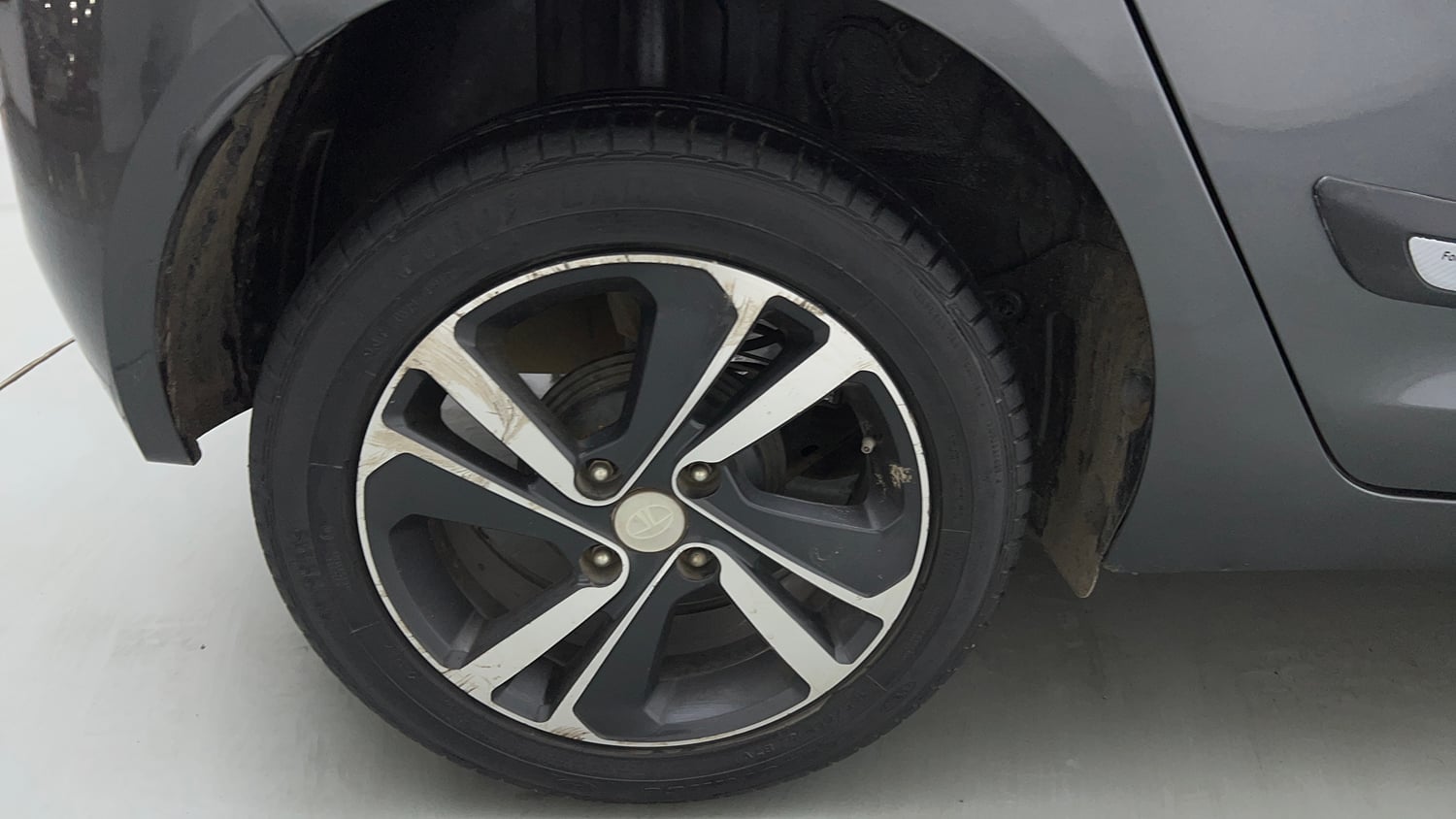 Used 2022 Tata Altroz XZ i-Turbo Petrol Petrol Manual tyres RIGHT REAR TYRE RIM VIEW