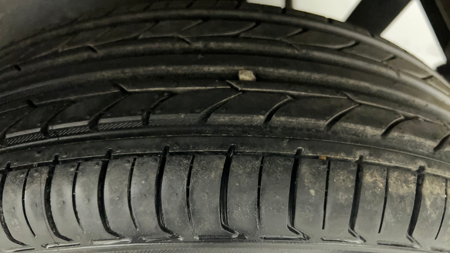 Used 2015 Maruti Suzuki Wagon R VXI Petrol Manual tyres LEFT REAR TYRE TREAD VIEW